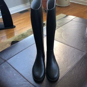 Riding boots